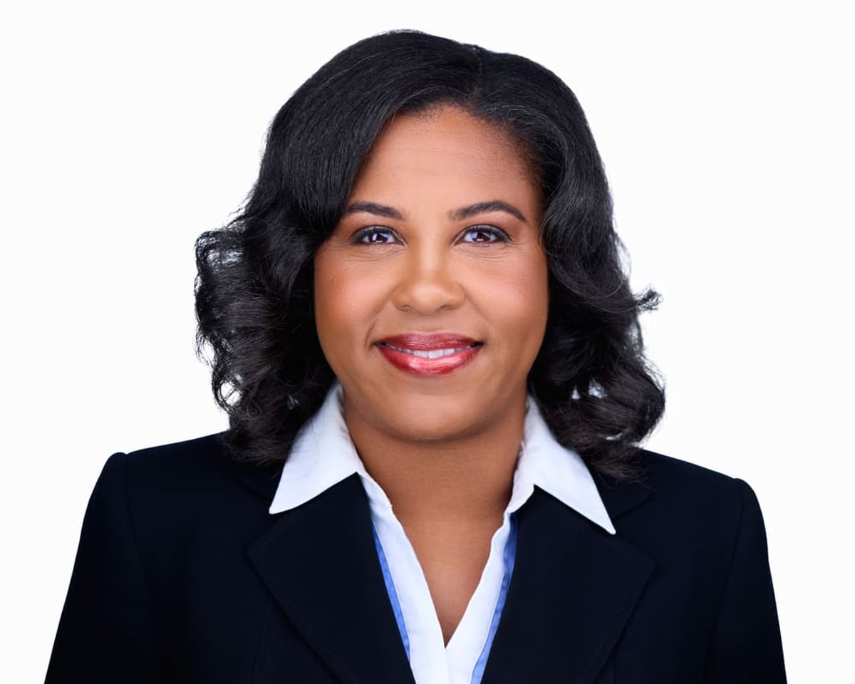 Executive headshot photography Philadelphia - C-suite professional portrait