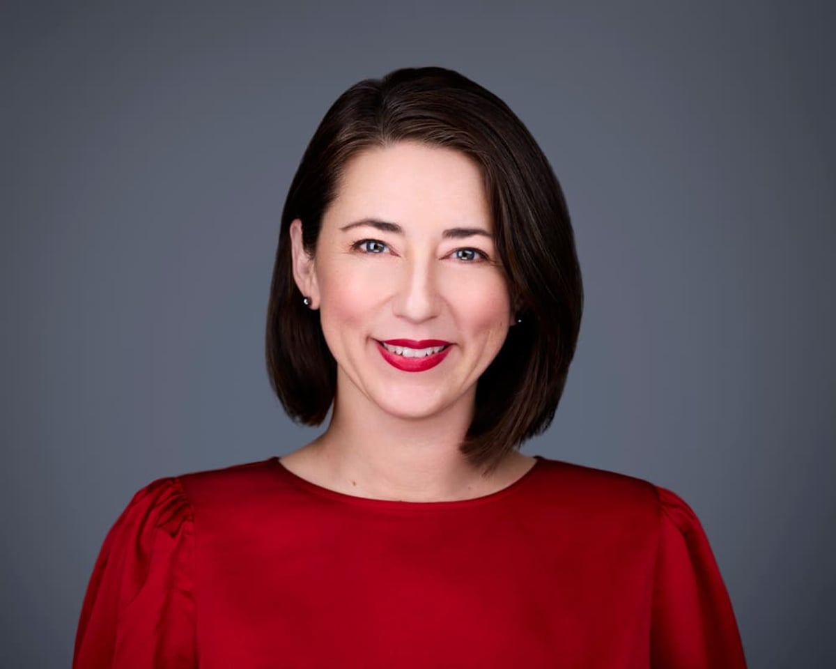 Philadelphia executive headshot - Senior leader professional photography