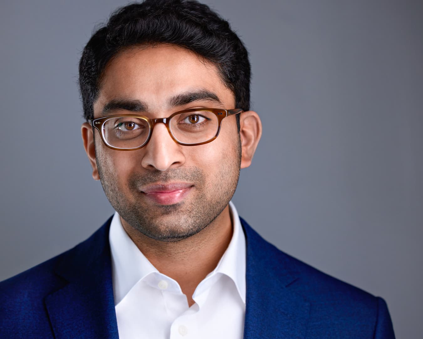 Professional Headshot Man Grey Background - Philadelphia Photographer